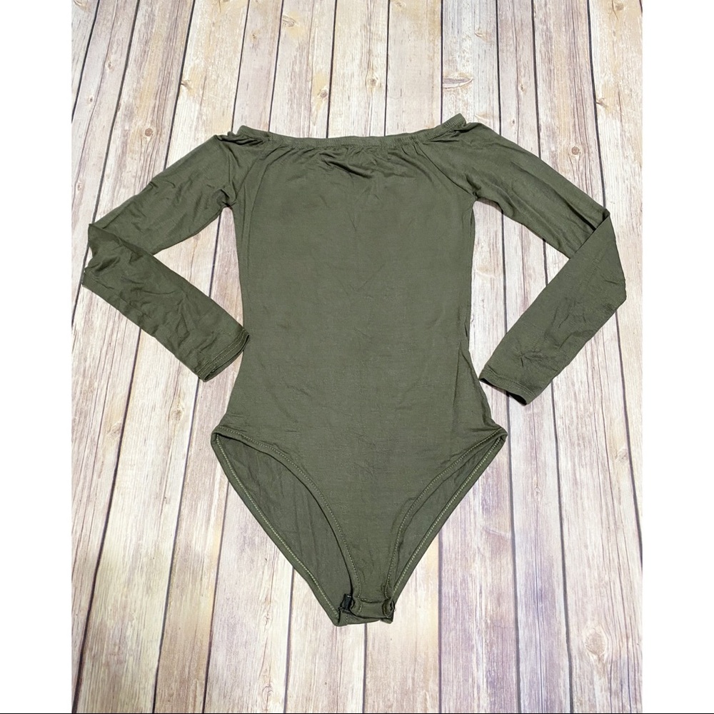 PRETTYLITTLETHING Long Sleeve Bodysuit Siz…